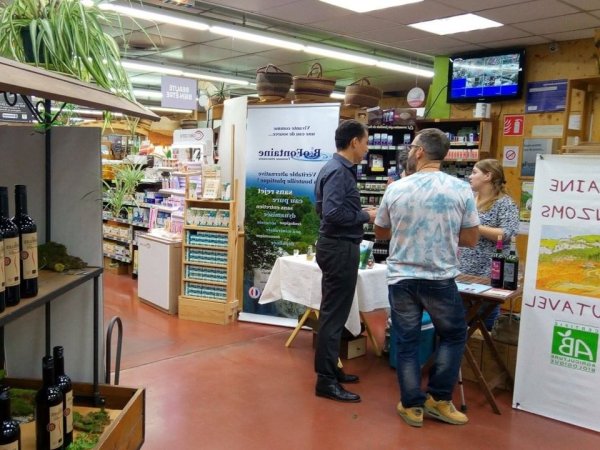 Biocoop Tassin la Demi Lune 500 mètres carrés de vente dédiés au bio Créé il y a plus de 25 ans, en 1997, le magasin Biocoop Bioplaisir Tassin se situe au numéro 142 avenue Charles de Gaulle à Tassin-la-Demi-Lune. L’enseigne propose sur 500 mètres carrés un large choix de produits alimentaires bios, des cosmétiques ou encore des produits écoresponsables…